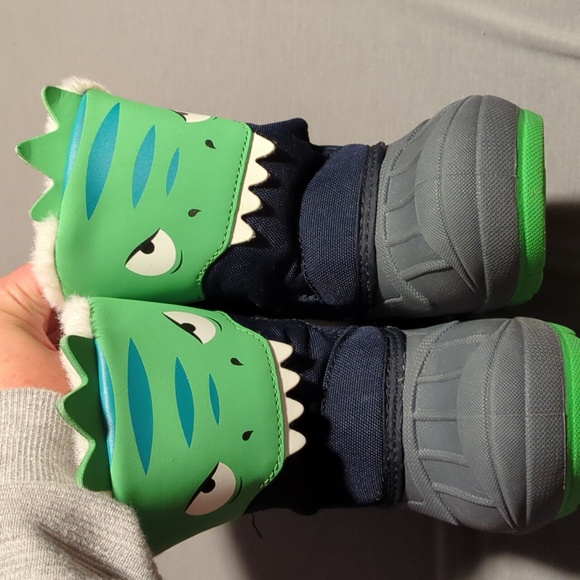 Cat & Jack 8T Snow Boots - Picture 1 of 4